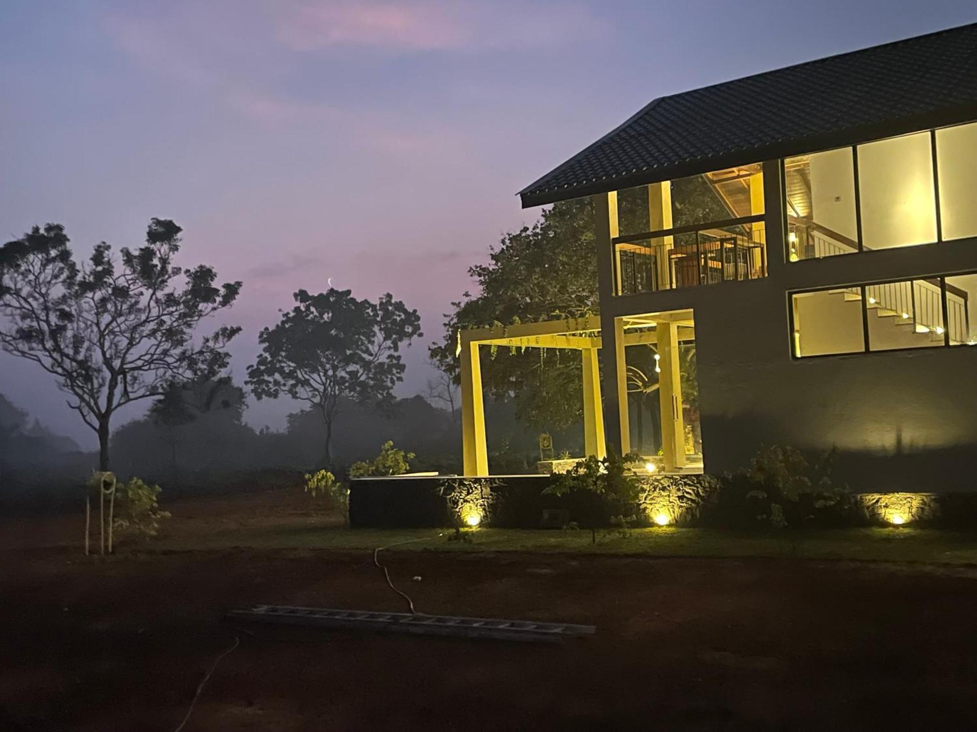 The Villa Lakeshore Anuradhapura Bagian luar foto
