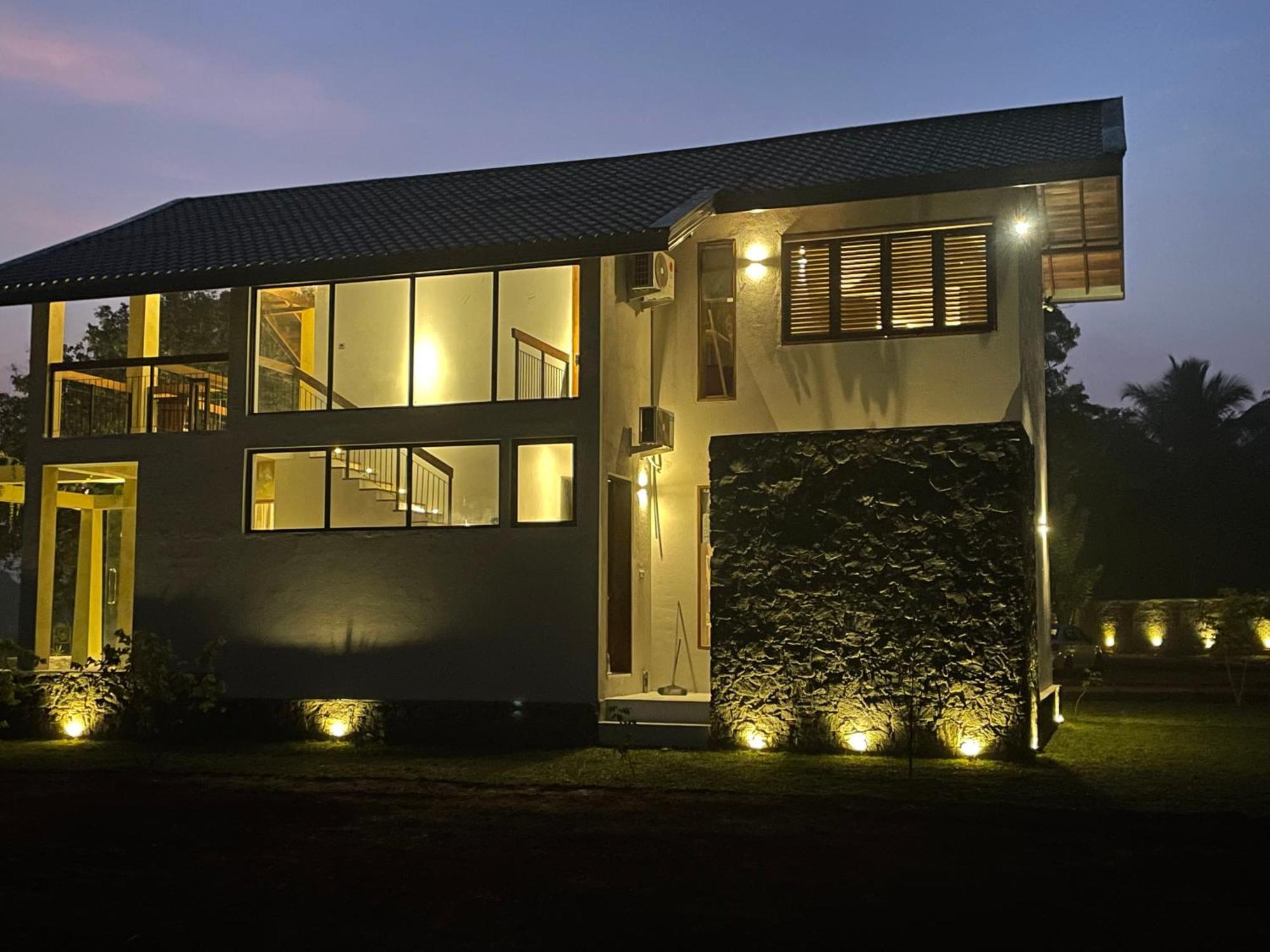 The Villa Lakeshore Anuradhapura Bagian luar foto