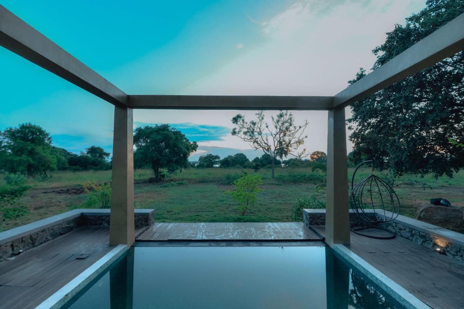 The Villa Lakeshore Anuradhapura Bagian luar foto