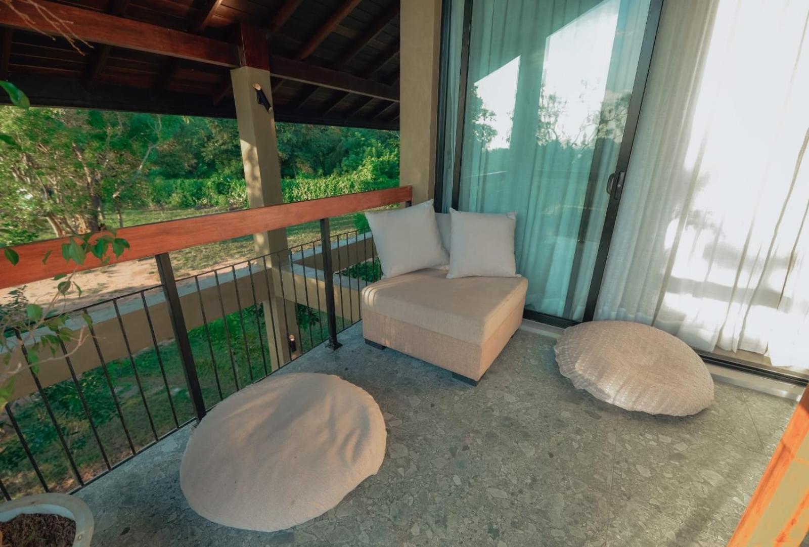 The Villa Lakeshore Anuradhapura Bagian luar foto