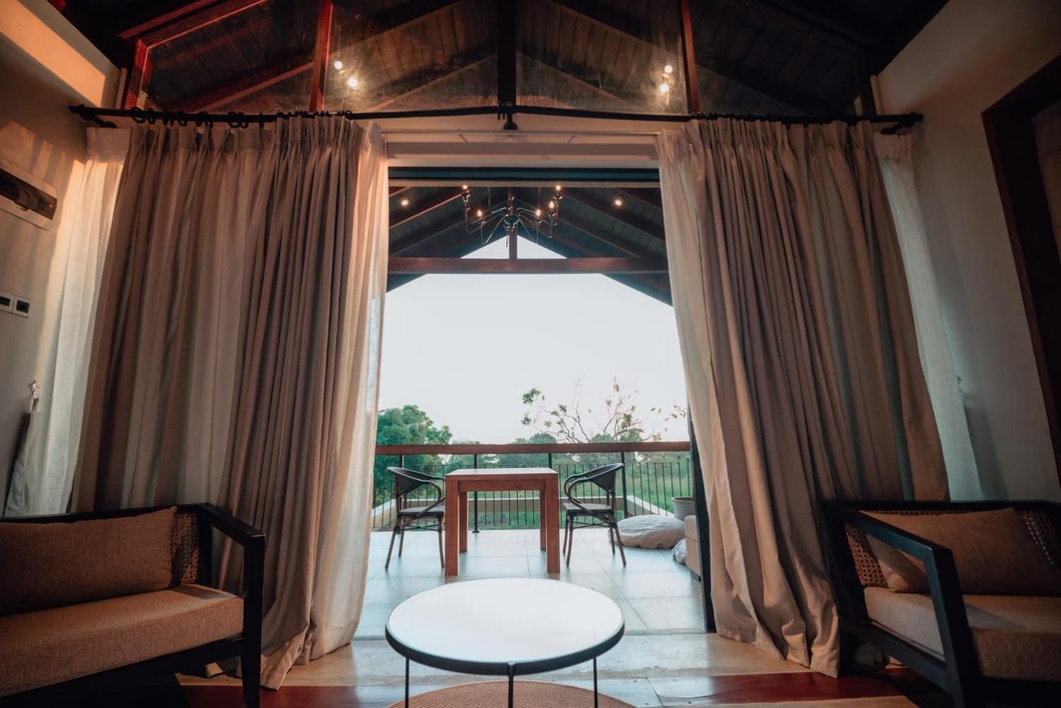 The Villa Lakeshore Anuradhapura Bagian luar foto