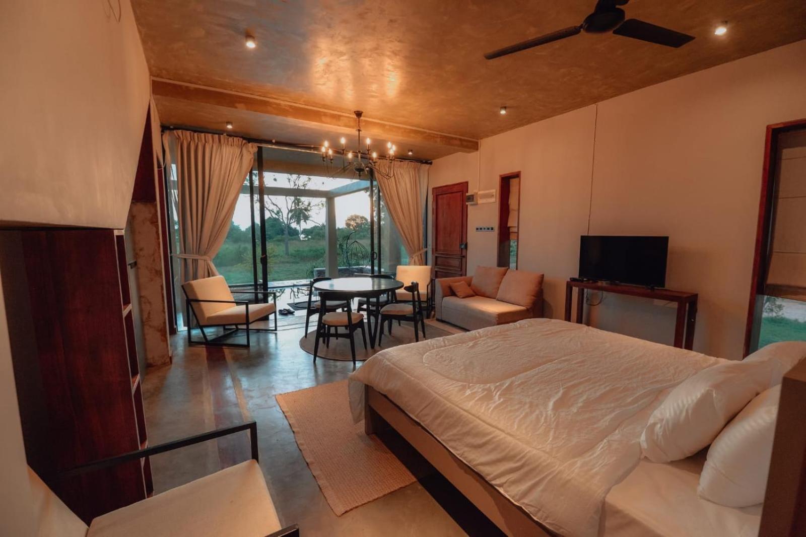 The Villa Lakeshore Anuradhapura Bagian luar foto