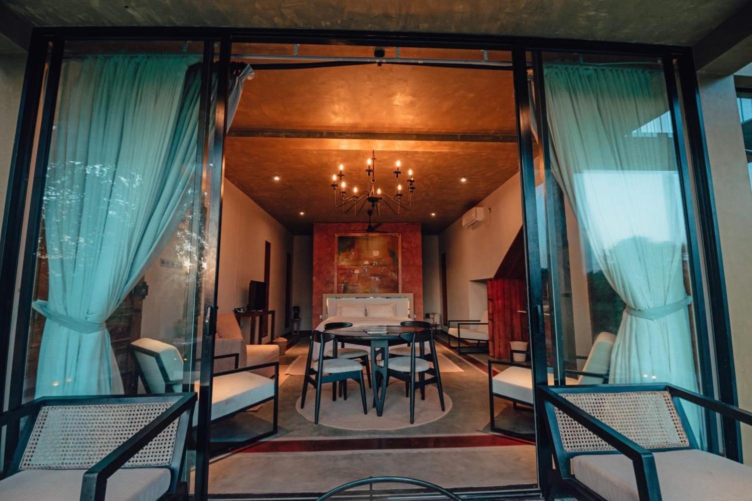 The Villa Lakeshore Anuradhapura Bagian luar foto