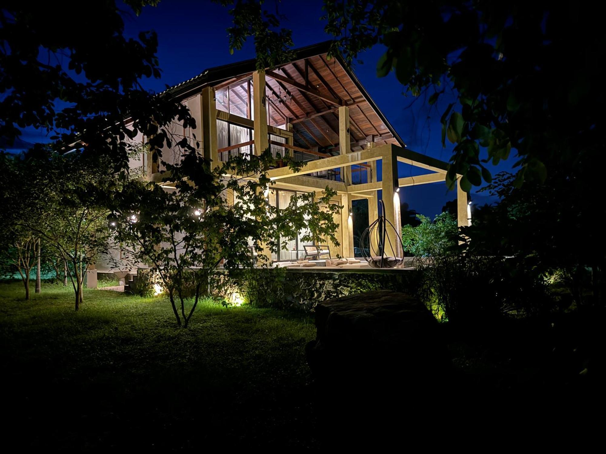 The Villa Lakeshore Anuradhapura Bagian luar foto